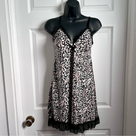 Marilyn Monroe Other - NWOT Marilyn Monroe Intimates babydoll lingerie lace  nightgown Medium Women